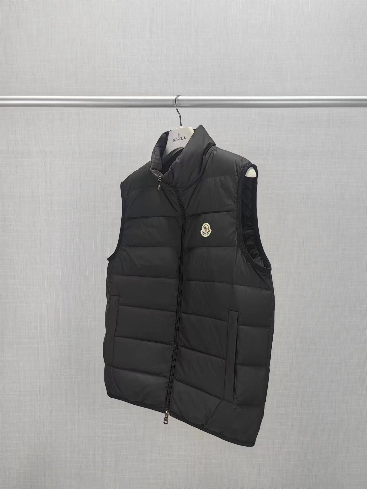 1055 | Moncler