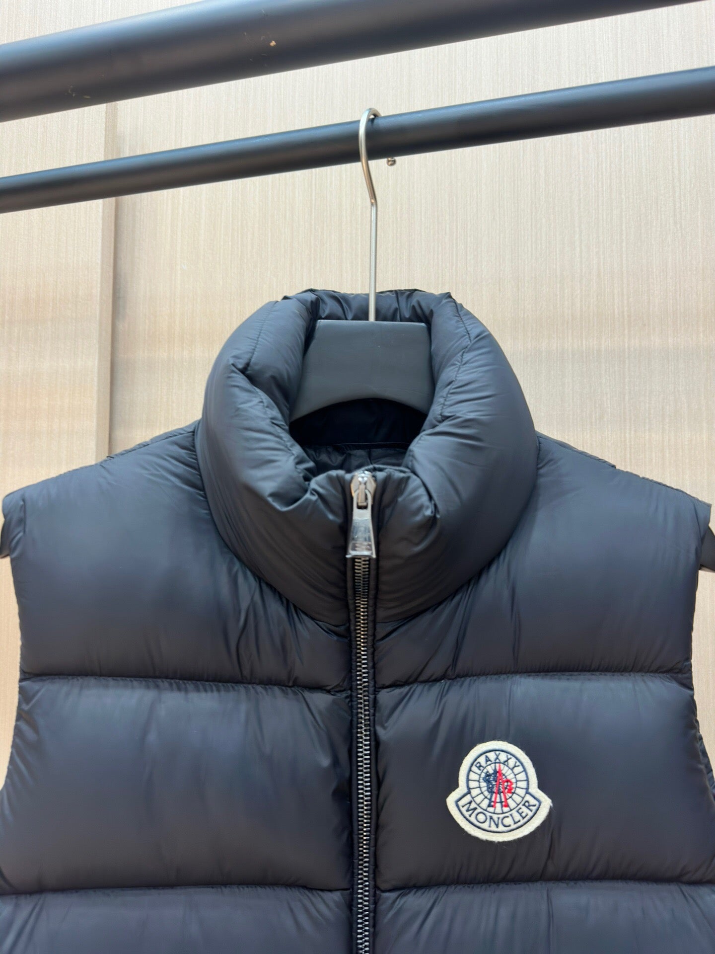 1054 | Moncler