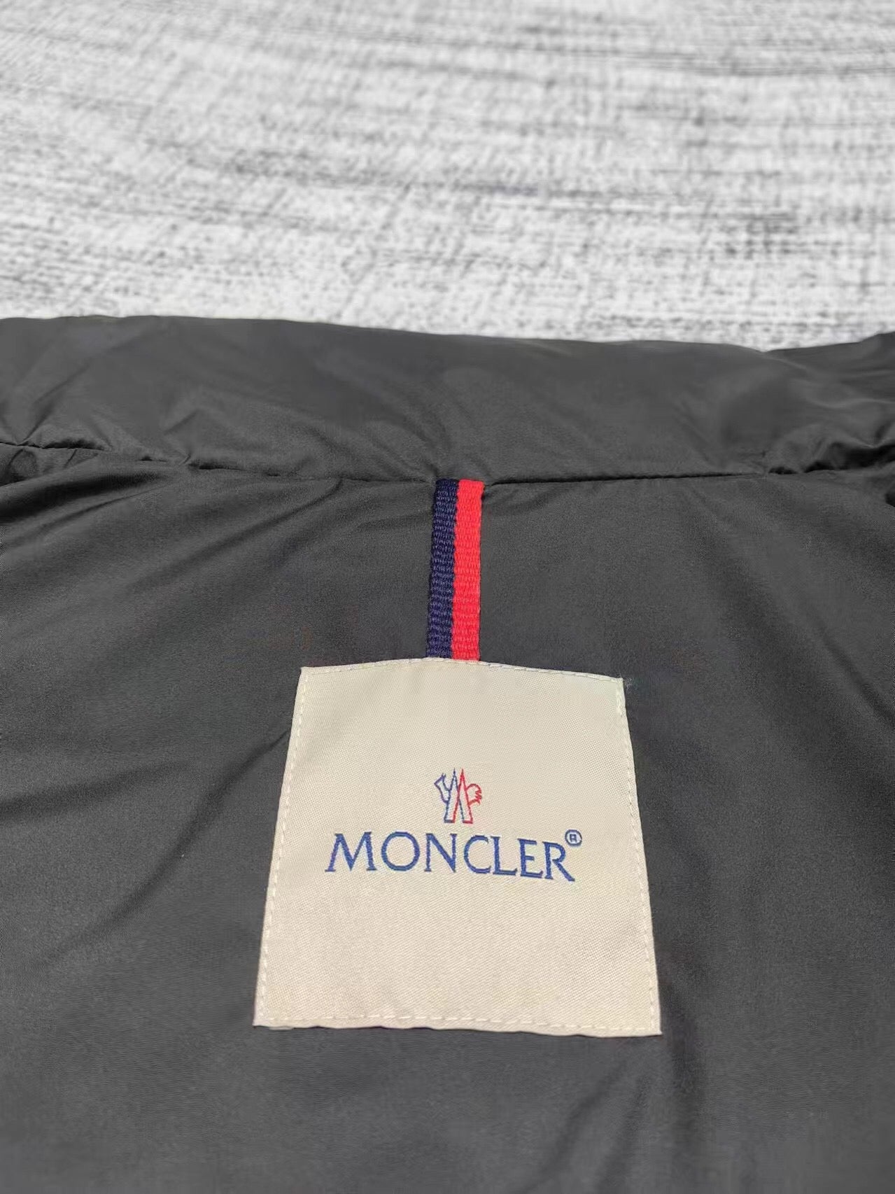 1055 | Moncler