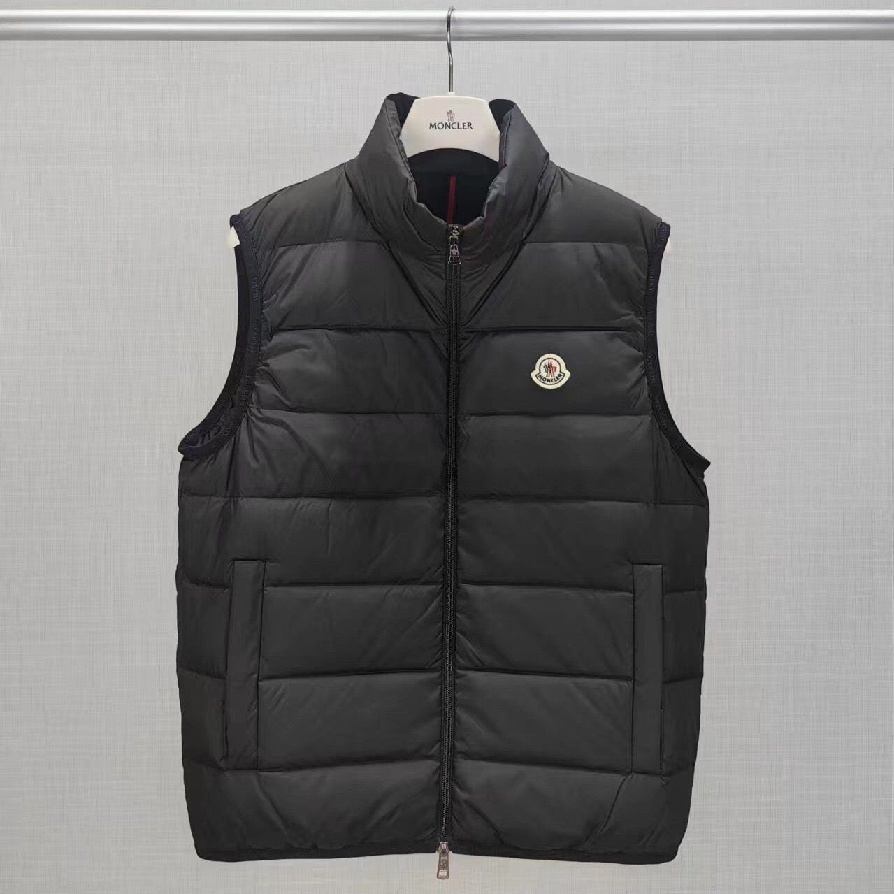 1055 | Moncler