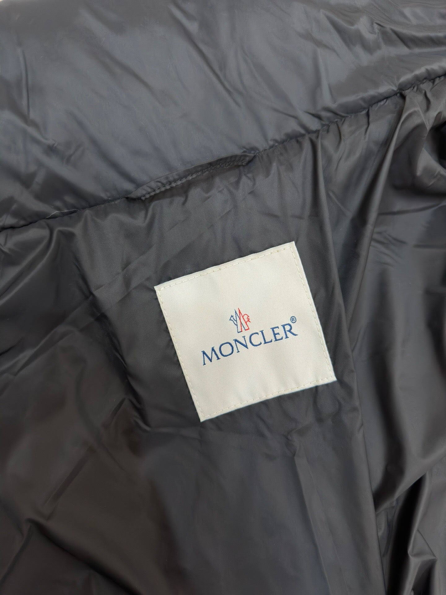 1054 | Moncler