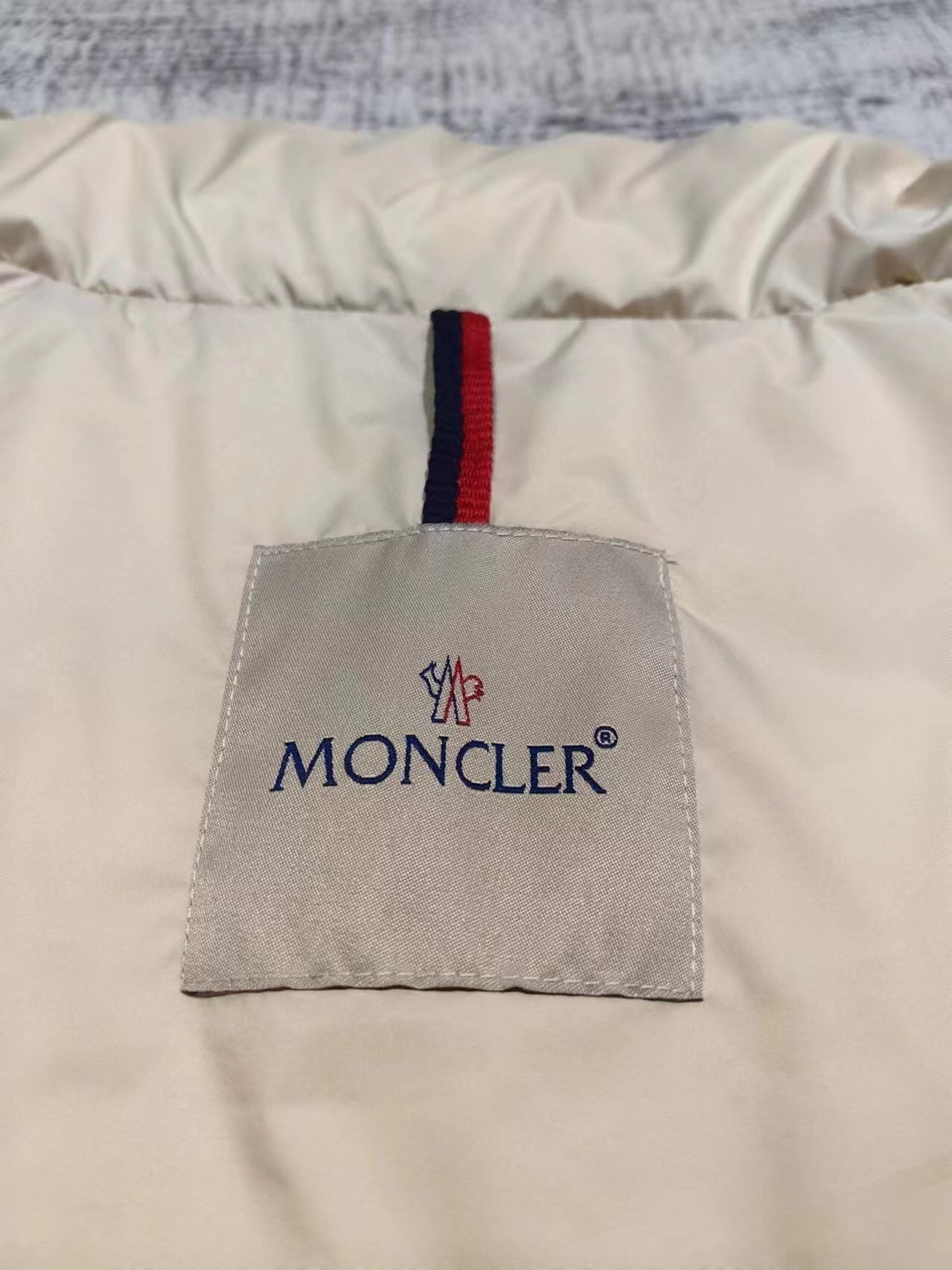 1058 | Moncler