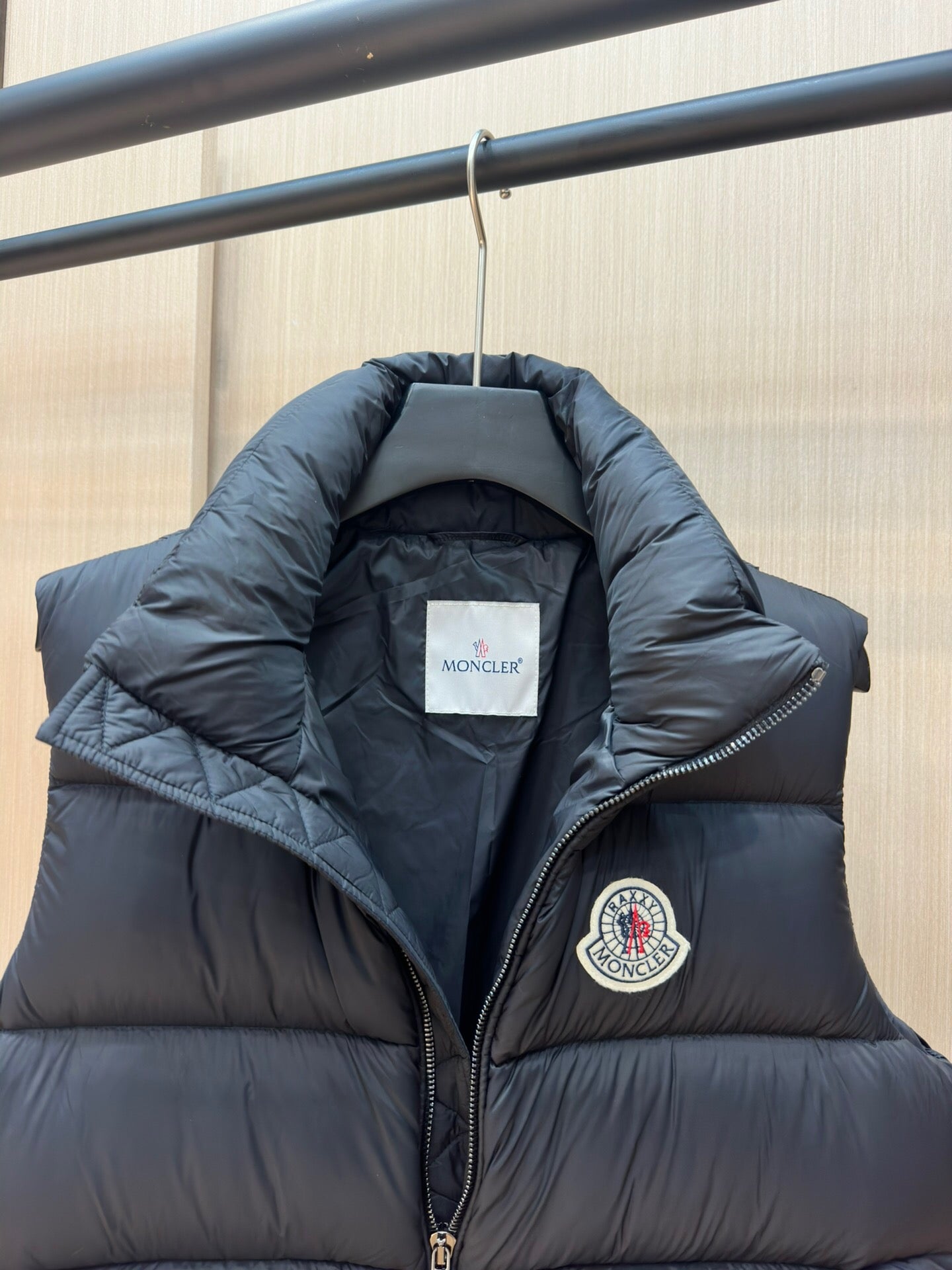 1054 | Moncler